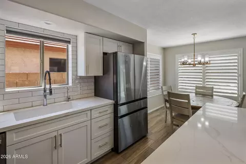 Kitchen - 4621 E Swilling Rd, Phoenix, AZ 85050 photo 5 of 5