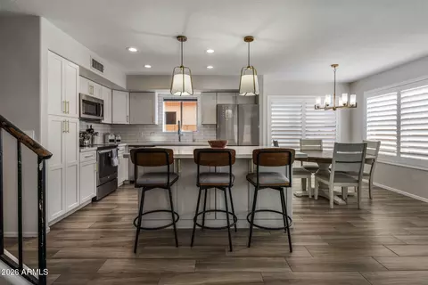 Kitchen - 4621 E Swilling Rd, Phoenix, AZ 85050 photo 2 of 5