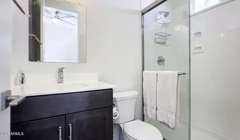 Bath - 1555 E Ocotillo Rd #21, Phoenix, AZ 85014 photo 5 of 5