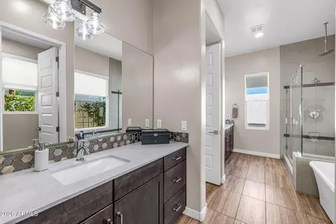 Bath - 1555 E Ocotillo Rd #21, Phoenix, AZ 85014 photo 3 of 5