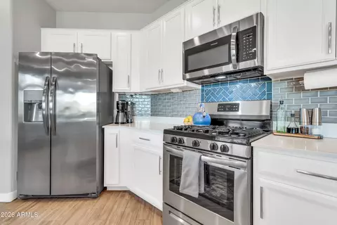 Kitchen - 9810 E Research Ave, Mesa, AZ 85212 photo 5 of 7