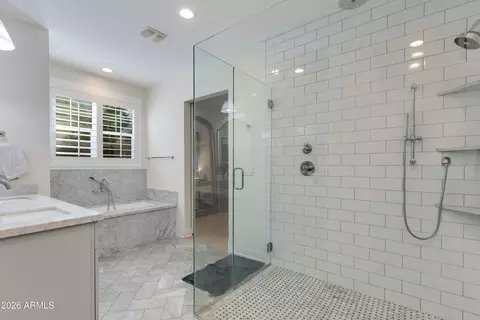 Bath - 3247 E Sells Dr, Phoenix, AZ 85018 photo 2 of 4