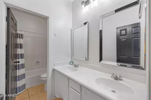 Bath - 3458 E Robin Ln, Gilbert, AZ 85296 photo 3 of 4