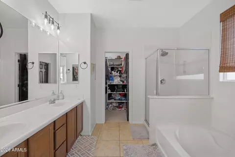 Bath - 3458 E Robin Ln, Gilbert, AZ 85296 photo 2 of 4