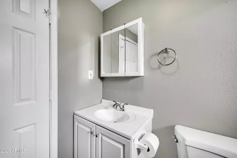 Bath - 2238 E Taylor St, Phoenix, AZ 85006 photo 2 of 5