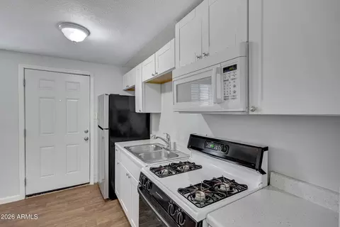 Kitchen - 2238 E Taylor St, Phoenix, AZ 85006 photo 3 of 6
