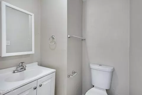 Bath - 2238 E Taylor St, Phoenix, AZ 85006 photo 4 of 5