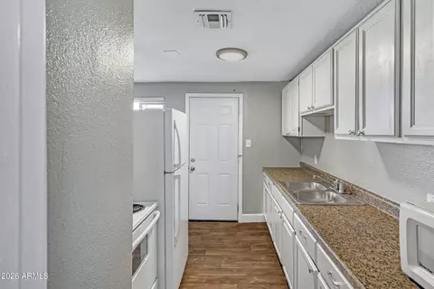 Entry Way - 2238 E Taylor St, Phoenix, AZ 85006 photo 2 of 2