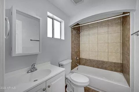 Bath - 2238 E Taylor St, Phoenix, AZ 85006 photo 3 of 5