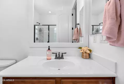 Bath - 1925 E Mia Ln, Gilbert, AZ 85298 photo 6 of 9
