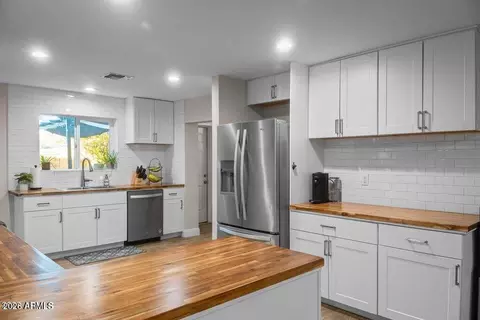 Kitchen - 8114 E 4th Ave, Mesa, AZ 85208 photo 3 of 5