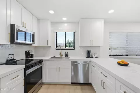 Kitchen - 1336 S Cactus Rd, Apache Junction, AZ 85119 photo 4 of 5