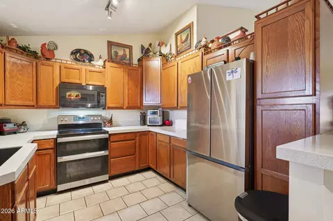 Kitchen - 4471 E Kachina Trl, Phoenix, AZ 85044 photo 3 of 3