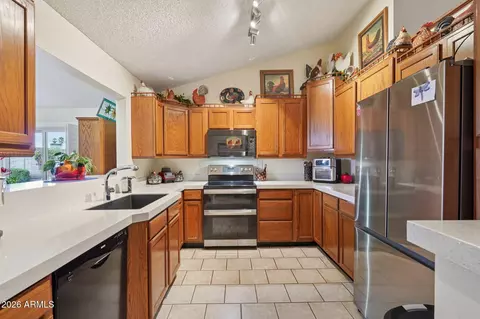 Kitchen - 4471 E Kachina Trl, Phoenix, AZ 85044 photo 2 of 3