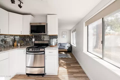 Kitchen - 1118 E Colter St, Phoenix, AZ 85014 photo 4 of 5