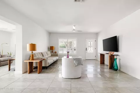 Living - 1118 E Colter St, Phoenix, AZ 85014 photo 2 of 3