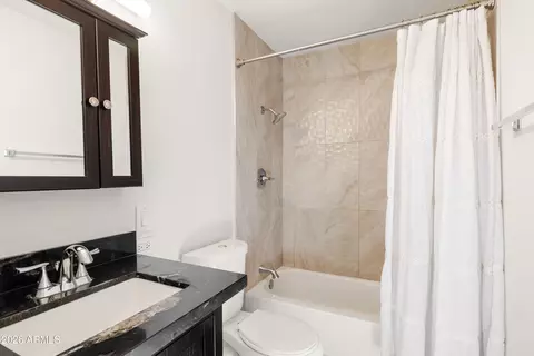 Bath - 1118 E Colter St, Phoenix, AZ 85014 photo 4 of 4