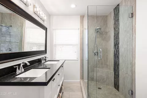 Bath - 1118 E Colter St, Phoenix, AZ 85014 photo 2 of 4
