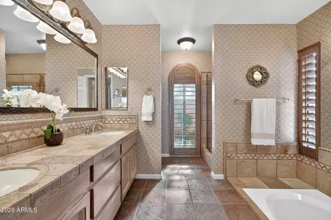 Bath - 6814 N 17th Pl, Phoenix, AZ 85016 photo 3 of 6