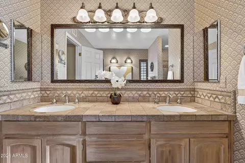 Bath - 6814 N 17th Pl, Phoenix, AZ 85016 photo 1 of 6
