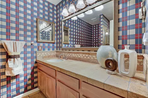 Bath - 6814 N 17th Pl, Phoenix, AZ 85016 photo 4 of 6