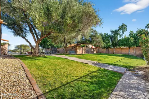 Exterior - 6814 N 17th Pl, Phoenix, AZ 85016 photo 13 of 15