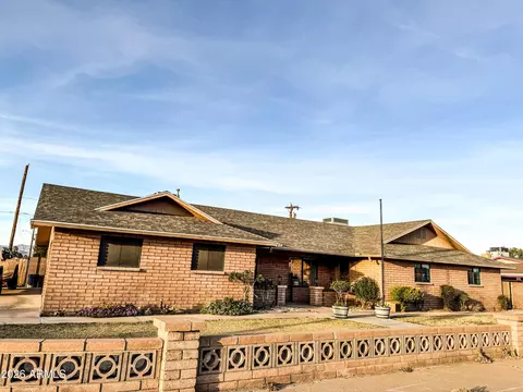 828 W Navajo Ln, Safford, AZ 85546