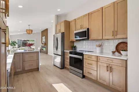 Kitchen - 4814 E Monte Way, Phoenix, AZ 85044 photo 5 of 6