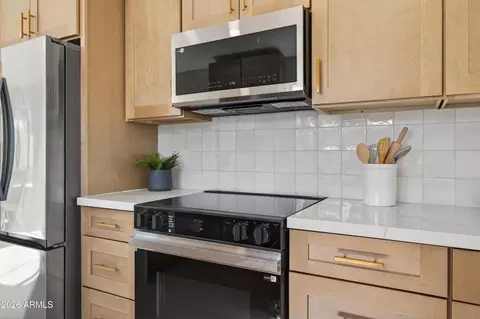 Kitchen - 4814 E Monte Way, Phoenix, AZ 85044 photo 6 of 6
