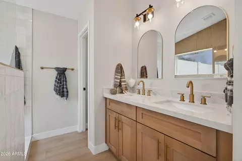 Bath - 4814 E Monte Way, Phoenix, AZ 85044 photo 4 of 4