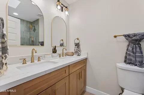Bath - 4814 E Monte Way, Phoenix, AZ 85044 photo 3 of 4