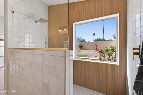 Bath - 4814 E Monte Way, Phoenix, AZ 85044 photo 1 of 4