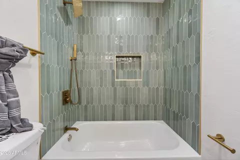 Bath - 4814 E Monte Way, Phoenix, AZ 85044 photo 2 of 4