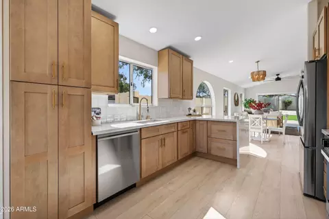 Kitchen - 4814 E Monte Way, Phoenix, AZ 85044 photo 4 of 6