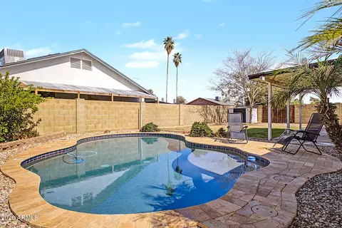 Exterior - 4202 W Aster Dr, Phoenix, AZ 85029 photo 4 of 6
