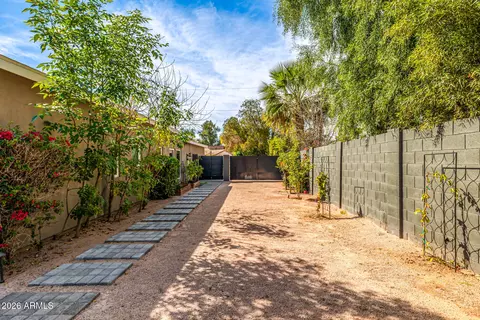 Exterior - 5655 N 4th St, Phoenix, AZ 85012 photo 13 of 15