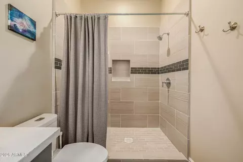Bath - 5655 N 4th St, Phoenix, AZ 85012 photo 11 of 11