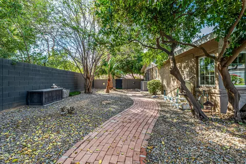 Exterior - 5655 N 4th St, Phoenix, AZ 85012 photo 10 of 15