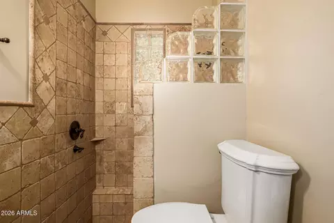 Bath - 5655 N 4th St, Phoenix, AZ 85012 photo 7 of 11