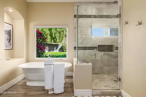 Bath - 5655 N 4th St, Phoenix, AZ 85012 photo 3 of 11