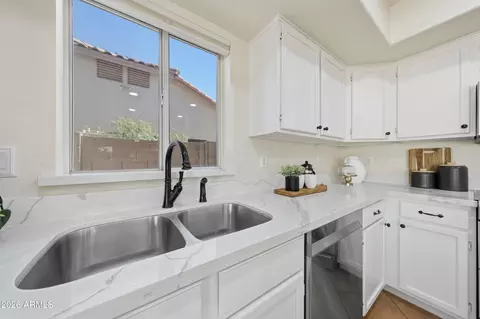 Kitchen - 516 W Smoke Tree Rd, Gilbert, AZ 85233 photo 4 of 5