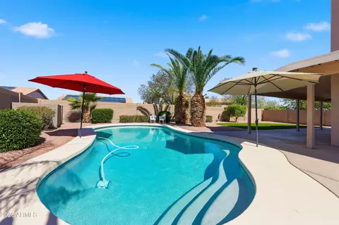 Exterior - 516 W Smoke Tree Rd, Gilbert, AZ 85233 photo 1 of 4