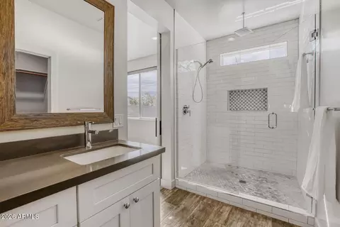 Bath - 1005 E Weldon Ave, Phoenix, AZ 85014 photo 3 of 6