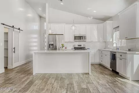 Kitchen - 1005 E Weldon Ave, Phoenix, AZ 85014 photo 2 of 3
