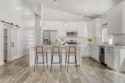 Kitchen - 1005 E Weldon Ave, Phoenix, AZ 85014 photo 1 of 3