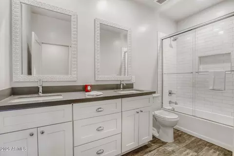 Bath - 1005 E Weldon Ave, Phoenix, AZ 85014 photo 5 of 6