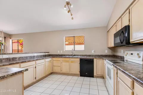 8645 W Maui Ln, Peoria, AZ 85381