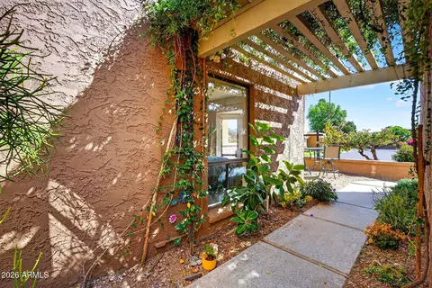 Exterior - 934 E Becker Ln, Phoenix, AZ 85020 photo 2 of 4