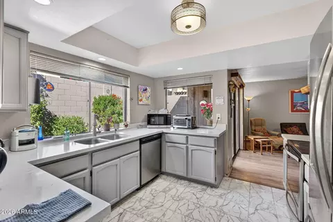 Kitchen - 934 E Becker Ln, Phoenix, AZ 85020 photo 1 of 1