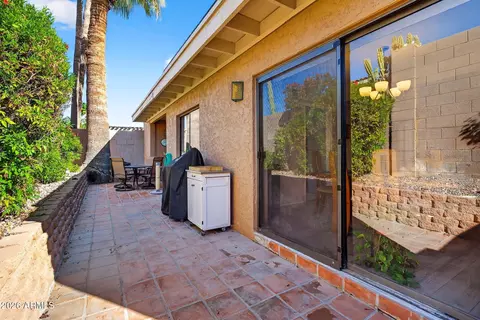 Exterior - 934 E Becker Ln, Phoenix, AZ 85020 photo 3 of 4